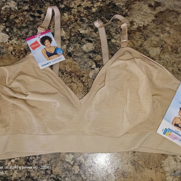 Hanes Women's Tan Bra Brand New With Tags - Picture 4 of 5